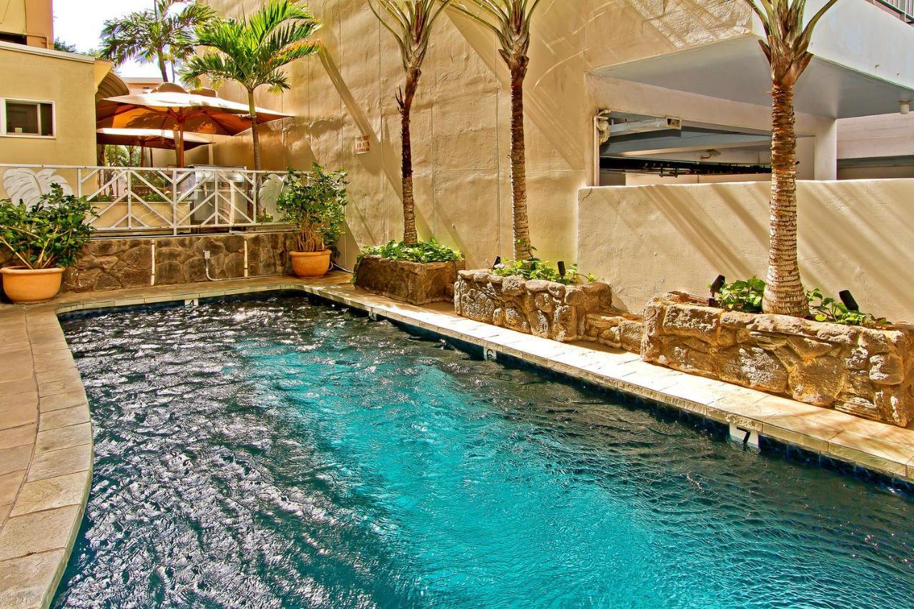 Equus Hotel Honolulu Exterior photo