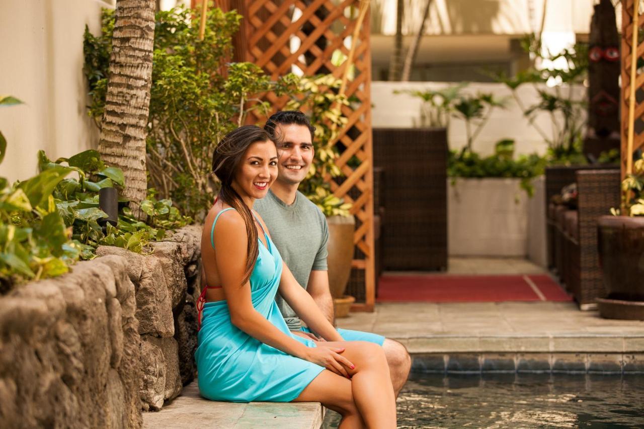 Equus Hotel Honolulu Exterior photo