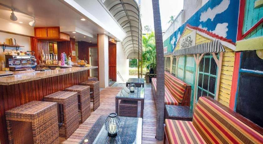 Equus Hotel Honolulu Exterior photo