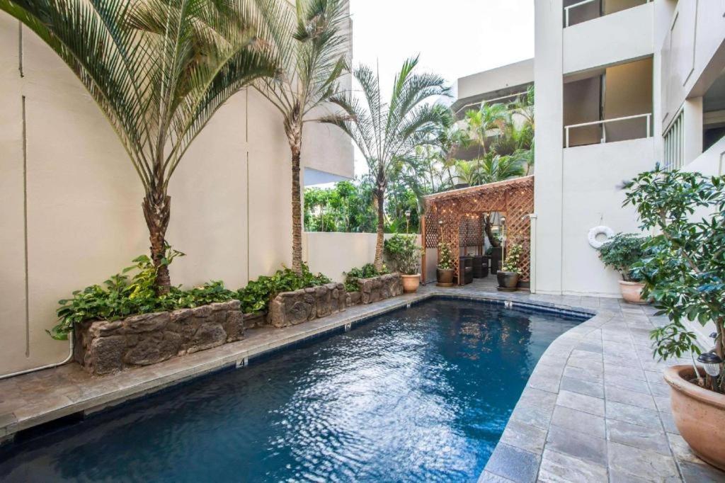 Equus Hotel Honolulu Exterior photo