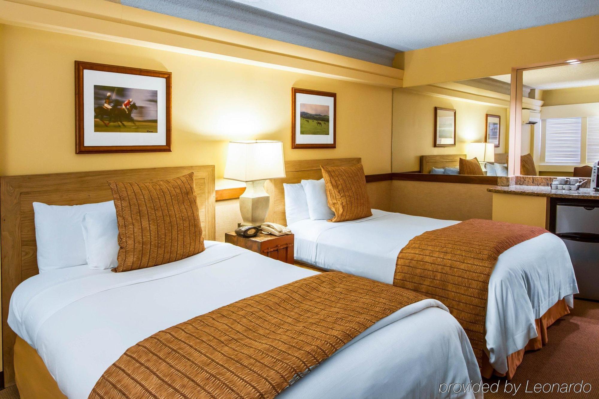 Equus Hotel Honolulu Exterior photo