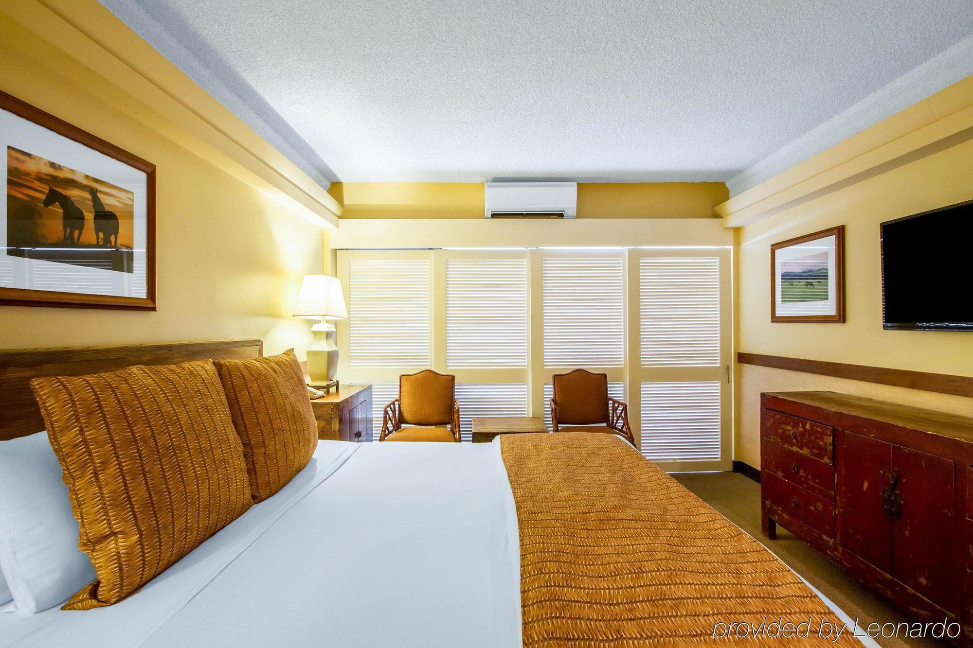 Equus Hotel Honolulu Exterior photo
