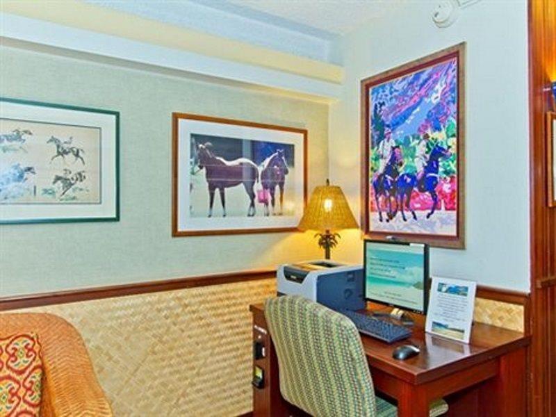 Equus Hotel Honolulu Exterior photo