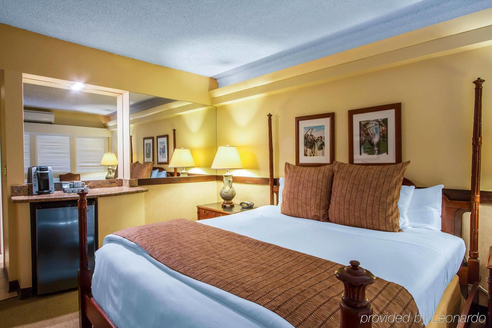 Equus Hotel Honolulu Exterior photo
