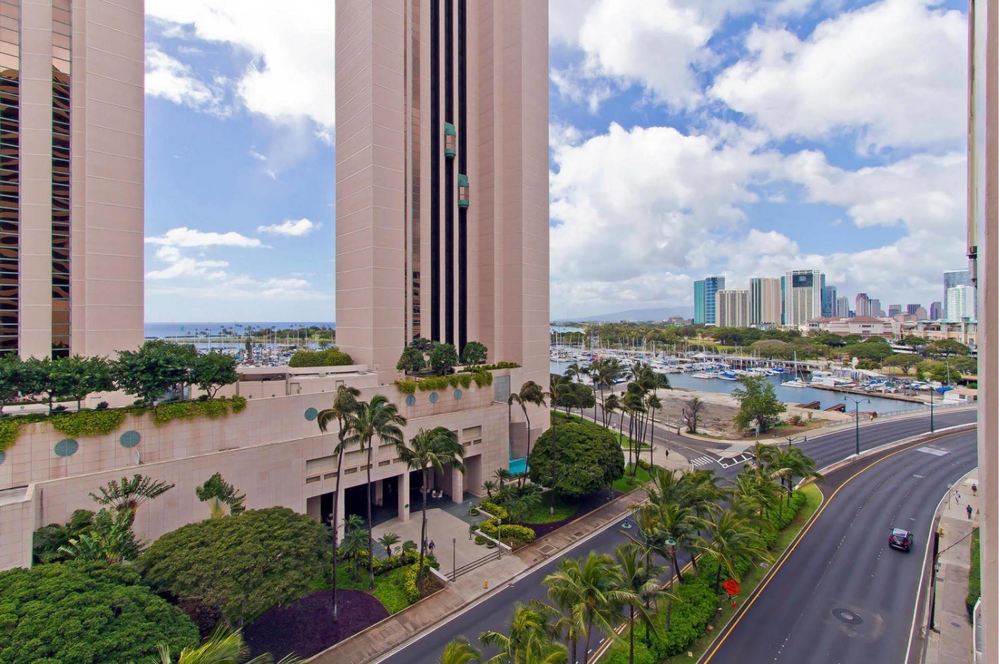 Equus Hotel Honolulu Exterior photo