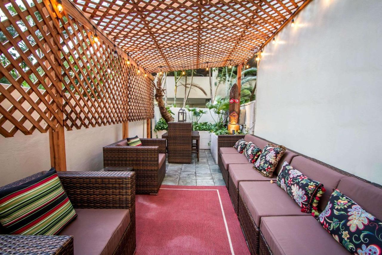Equus Hotel Honolulu Exterior photo