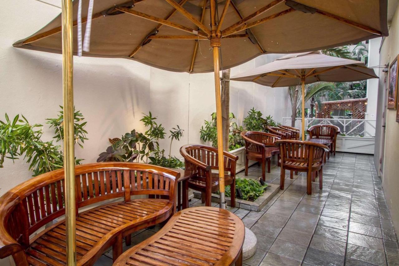 Equus Hotel Honolulu Exterior photo