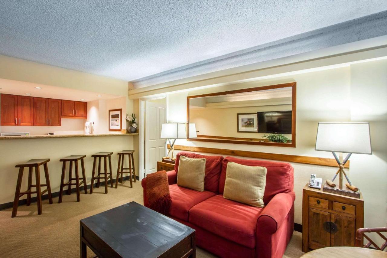 Equus Hotel Honolulu Exterior photo