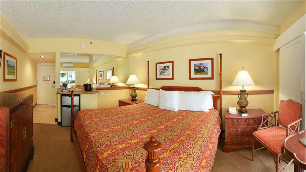 Equus Hotel Honolulu Exterior photo